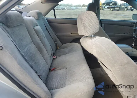 2004 Toyota Camry Le z USA, uszkodzony, nr VIN 4T1BE32K14U846450